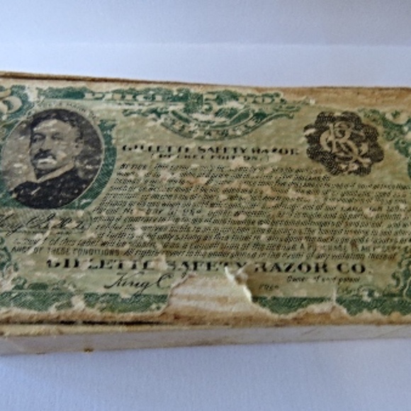 Antique Pocket Edition Gillette Razor in case - Picture 2 of 8